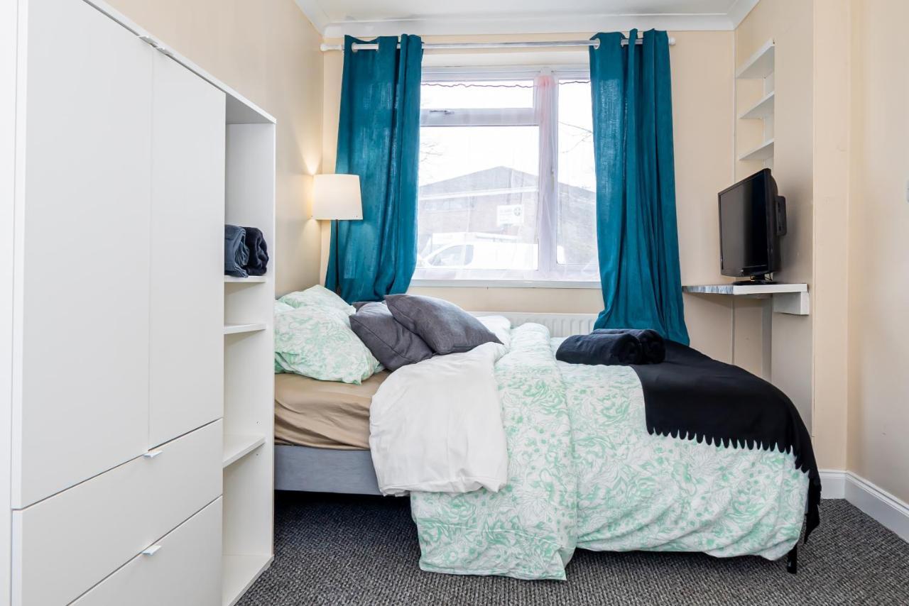 Shirley House 3, Guest House, Self Catering, Self Check In With Smart Locks, Use Of Fully Equipped Kitchen, Close To City Centre, Ideal For Longer Stays, Walking Distance To Bat, 20 Min Drive To Fawley Refinery, Excellent Transport Links سوثامبتون المظهر الخارجي الصورة