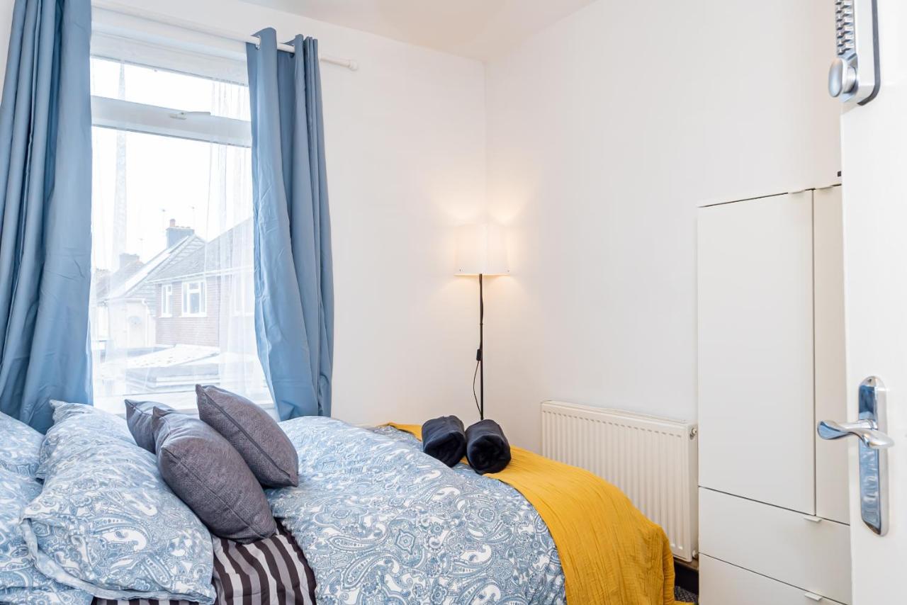 Shirley House 3, Guest House, Self Catering, Self Check In With Smart Locks, Use Of Fully Equipped Kitchen, Close To City Centre, Ideal For Longer Stays, Walking Distance To Bat, 20 Min Drive To Fawley Refinery, Excellent Transport Links سوثامبتون المظهر الخارجي الصورة
