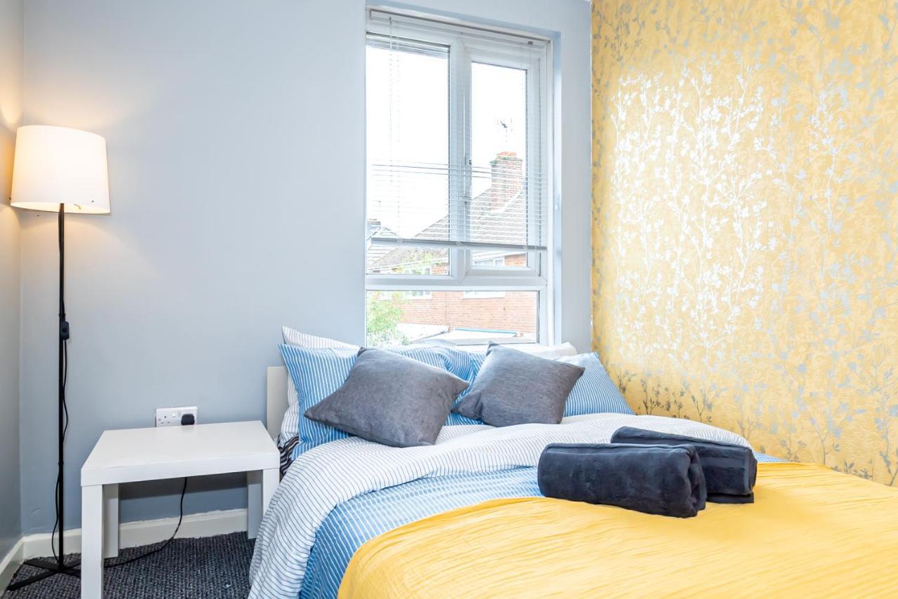 Shirley House 3, Guest House, Self Catering, Self Check In With Smart Locks, Use Of Fully Equipped Kitchen, Close To City Centre, Ideal For Longer Stays, Walking Distance To Bat, 20 Min Drive To Fawley Refinery, Excellent Transport Links سوثامبتون المظهر الخارجي الصورة