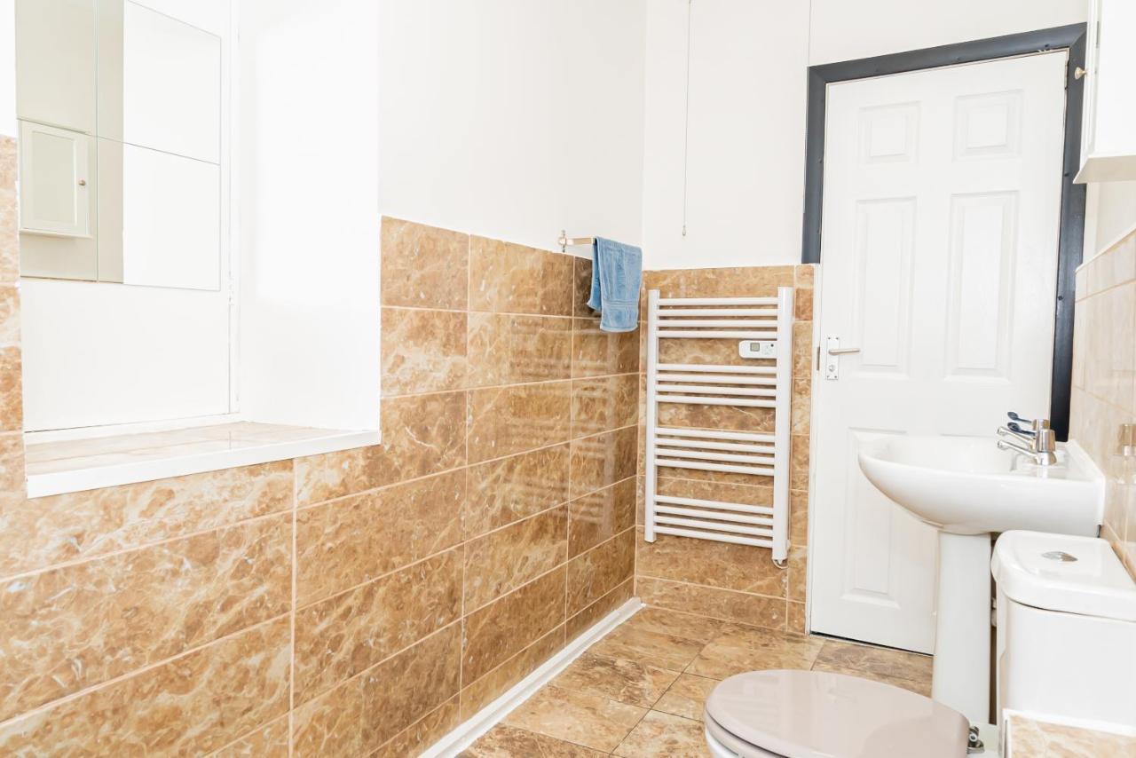 Shirley House 3, Guest House, Self Catering, Self Check In With Smart Locks, Use Of Fully Equipped Kitchen, Close To City Centre, Ideal For Longer Stays, Walking Distance To Bat, 20 Min Drive To Fawley Refinery, Excellent Transport Links سوثامبتون المظهر الخارجي الصورة
