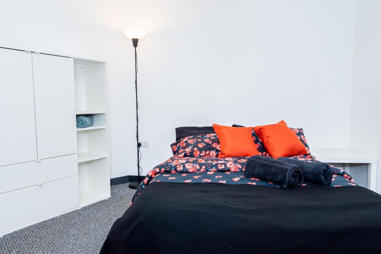 Shirley House 3, Guest House, Self Catering, Self Check In With Smart Locks, Use Of Fully Equipped Kitchen, Close To City Centre, Ideal For Longer Stays, Walking Distance To Bat, 20 Min Drive To Fawley Refinery, Excellent Transport Links سوثامبتون المظهر الخارجي الصورة