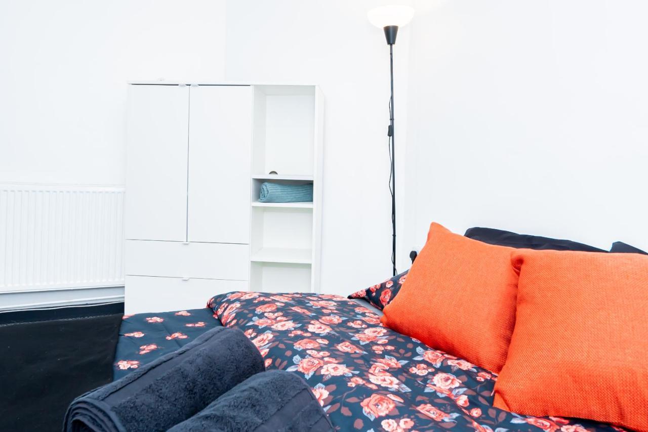 Shirley House 3, Guest House, Self Catering, Self Check In With Smart Locks, Use Of Fully Equipped Kitchen, Close To City Centre, Ideal For Longer Stays, Walking Distance To Bat, 20 Min Drive To Fawley Refinery, Excellent Transport Links سوثامبتون المظهر الخارجي الصورة