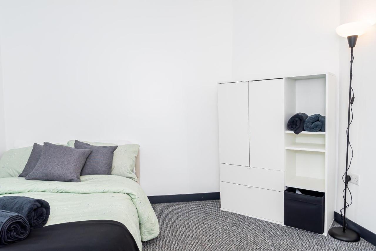Shirley House 3, Guest House, Self Catering, Self Check In With Smart Locks, Use Of Fully Equipped Kitchen, Close To City Centre, Ideal For Longer Stays, Walking Distance To Bat, 20 Min Drive To Fawley Refinery, Excellent Transport Links سوثامبتون المظهر الخارجي الصورة