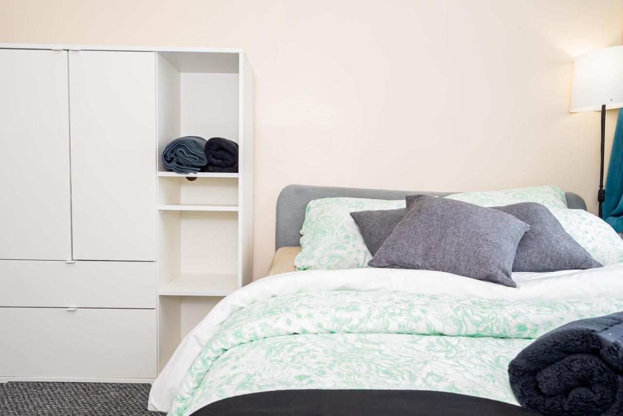 Shirley House 3, Guest House, Self Catering, Self Check In With Smart Locks, Use Of Fully Equipped Kitchen, Close To City Centre, Ideal For Longer Stays, Walking Distance To Bat, 20 Min Drive To Fawley Refinery, Excellent Transport Links سوثامبتون المظهر الخارجي الصورة