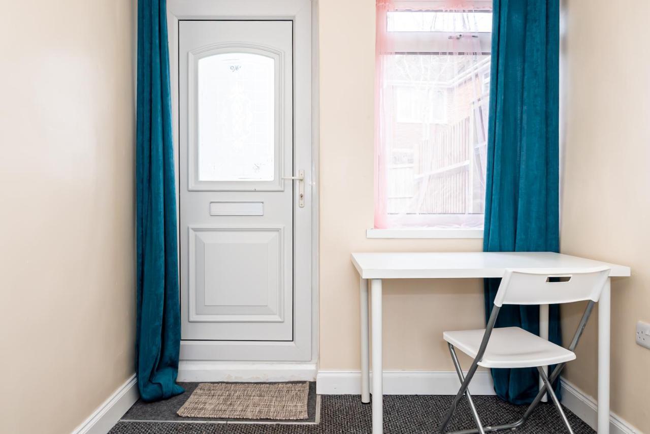 Shirley House 3, Guest House, Self Catering, Self Check In With Smart Locks, Use Of Fully Equipped Kitchen, Close To City Centre, Ideal For Longer Stays, Walking Distance To Bat, 20 Min Drive To Fawley Refinery, Excellent Transport Links سوثامبتون المظهر الخارجي الصورة