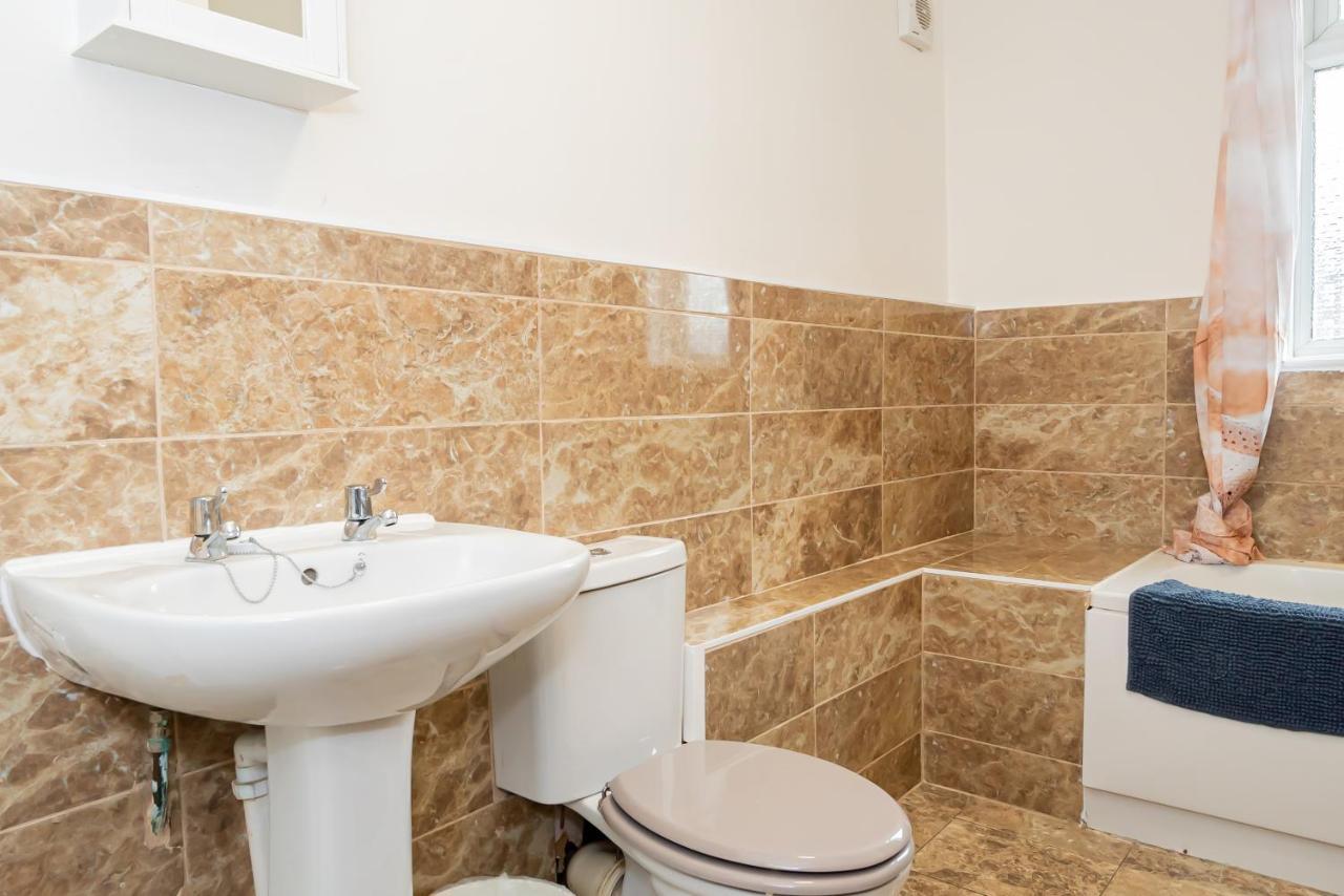 Shirley House 3, Guest House, Self Catering, Self Check In With Smart Locks, Use Of Fully Equipped Kitchen, Close To City Centre, Ideal For Longer Stays, Walking Distance To Bat, 20 Min Drive To Fawley Refinery, Excellent Transport Links سوثامبتون المظهر الخارجي الصورة