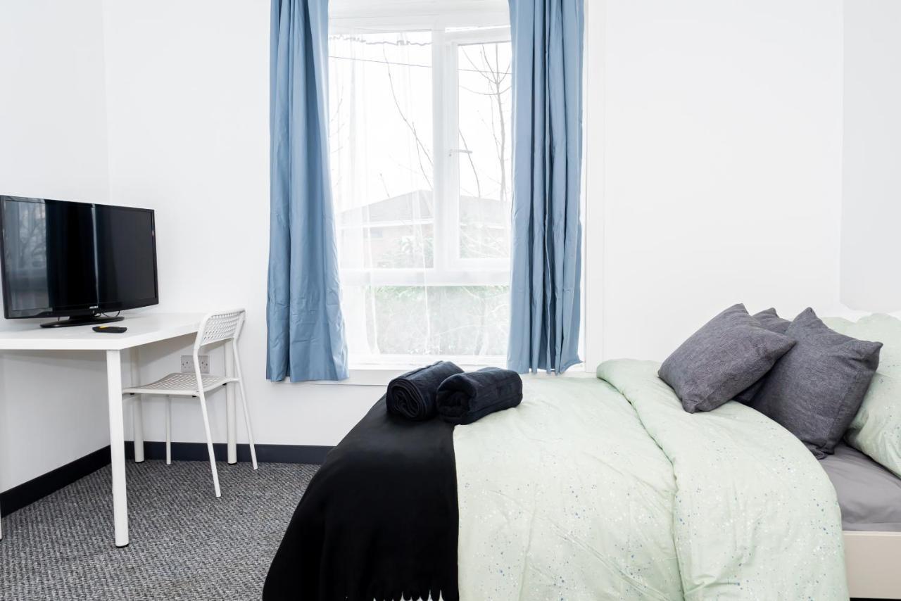 Shirley House 3, Guest House, Self Catering, Self Check In With Smart Locks, Use Of Fully Equipped Kitchen, Close To City Centre, Ideal For Longer Stays, Walking Distance To Bat, 20 Min Drive To Fawley Refinery, Excellent Transport Links سوثامبتون المظهر الخارجي الصورة