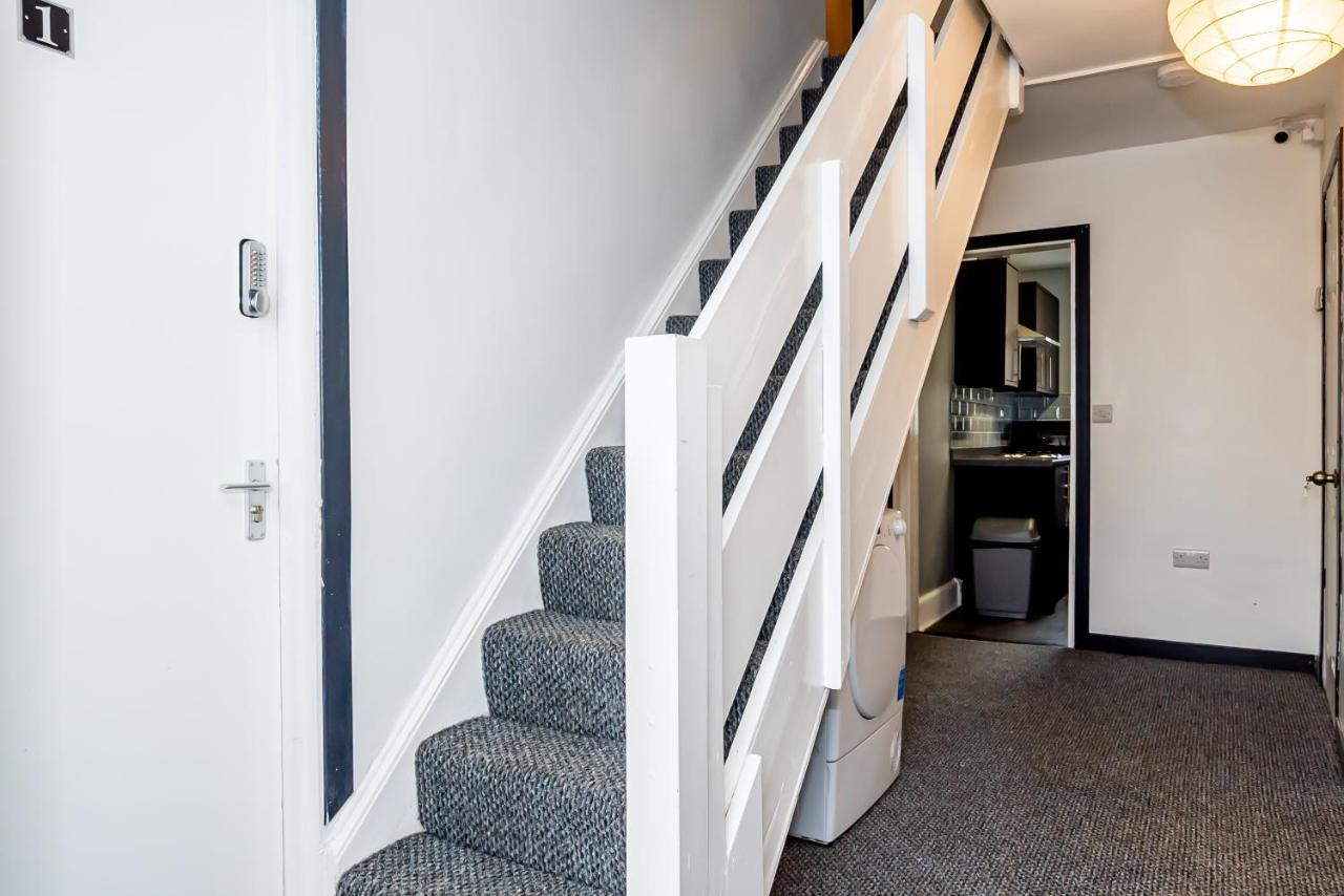 Shirley House 3, Guest House, Self Catering, Self Check In With Smart Locks, Use Of Fully Equipped Kitchen, Close To City Centre, Ideal For Longer Stays, Walking Distance To Bat, 20 Min Drive To Fawley Refinery, Excellent Transport Links سوثامبتون المظهر الخارجي الصورة