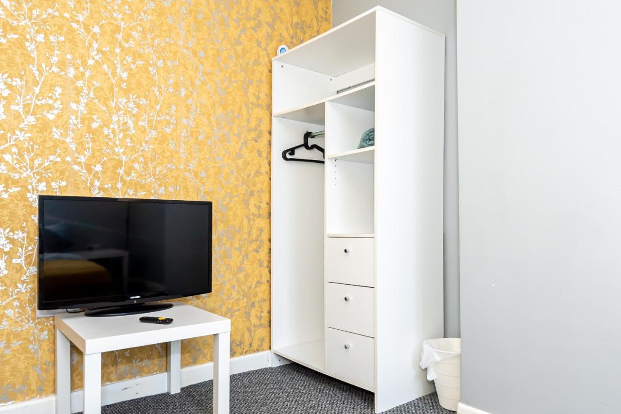 Shirley House 3, Guest House, Self Catering, Self Check In With Smart Locks, Use Of Fully Equipped Kitchen, Close To City Centre, Ideal For Longer Stays, Walking Distance To Bat, 20 Min Drive To Fawley Refinery, Excellent Transport Links سوثامبتون المظهر الخارجي الصورة
