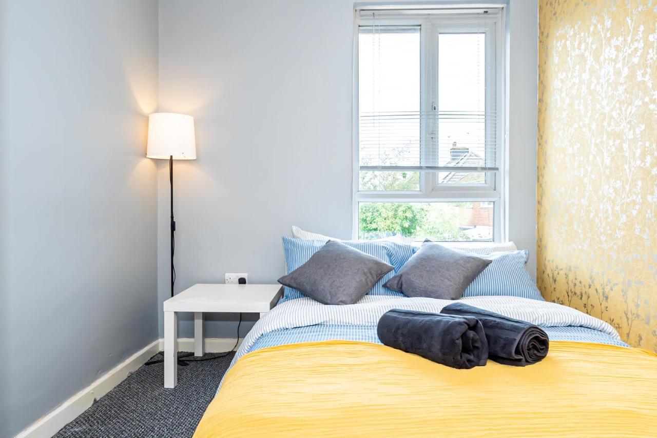 Shirley House 3, Guest House, Self Catering, Self Check In With Smart Locks, Use Of Fully Equipped Kitchen, Close To City Centre, Ideal For Longer Stays, Walking Distance To Bat, 20 Min Drive To Fawley Refinery, Excellent Transport Links سوثامبتون المظهر الخارجي الصورة