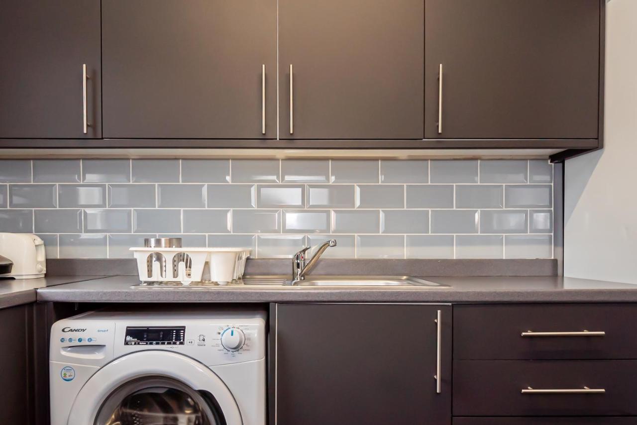 Shirley House 3, Guest House, Self Catering, Self Check In With Smart Locks, Use Of Fully Equipped Kitchen, Close To City Centre, Ideal For Longer Stays, Walking Distance To Bat, 20 Min Drive To Fawley Refinery, Excellent Transport Links سوثامبتون المظهر الخارجي الصورة