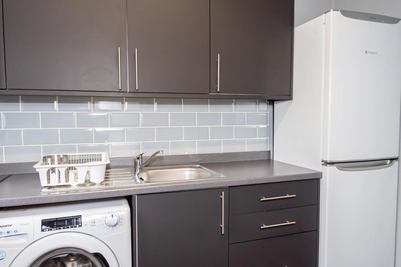 Shirley House 3, Guest House, Self Catering, Self Check In With Smart Locks, Use Of Fully Equipped Kitchen, Close To City Centre, Ideal For Longer Stays, Walking Distance To Bat, 20 Min Drive To Fawley Refinery, Excellent Transport Links سوثامبتون المظهر الخارجي الصورة