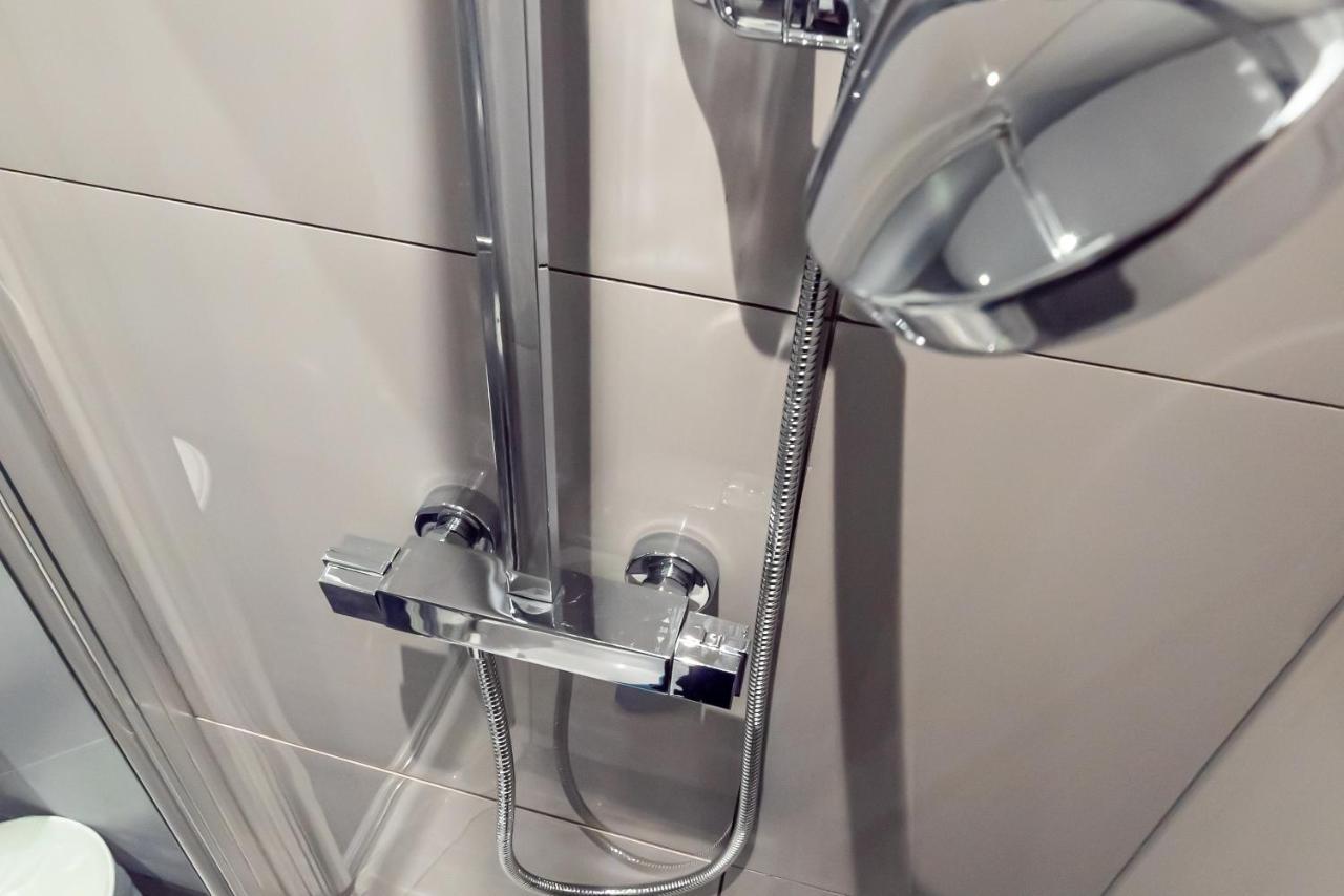 Shirley House 3, Guest House, Self Catering, Self Check In With Smart Locks, Use Of Fully Equipped Kitchen, Close To City Centre, Ideal For Longer Stays, Walking Distance To Bat, 20 Min Drive To Fawley Refinery, Excellent Transport Links سوثامبتون المظهر الخارجي الصورة