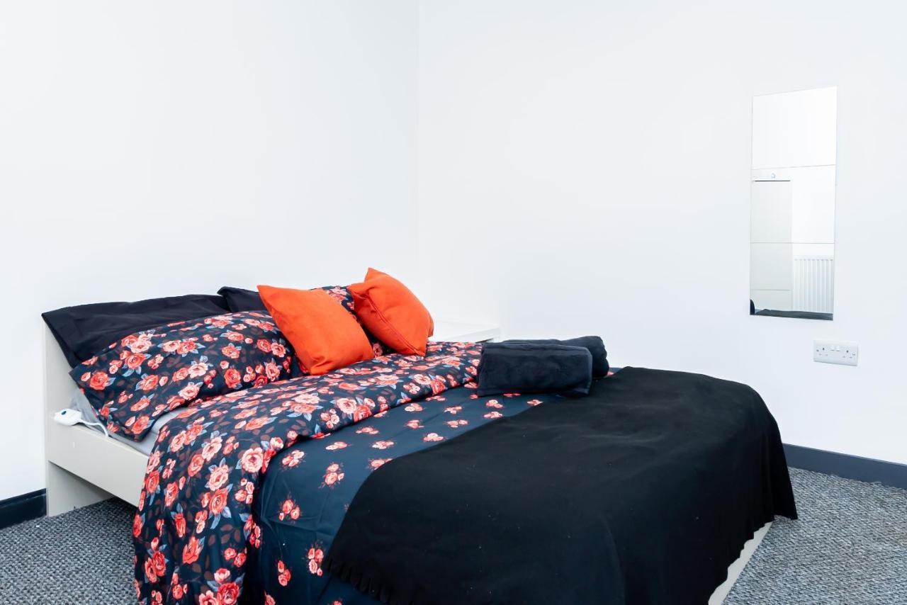Shirley House 3, Guest House, Self Catering, Self Check In With Smart Locks, Use Of Fully Equipped Kitchen, Close To City Centre, Ideal For Longer Stays, Walking Distance To Bat, 20 Min Drive To Fawley Refinery, Excellent Transport Links سوثامبتون المظهر الخارجي الصورة