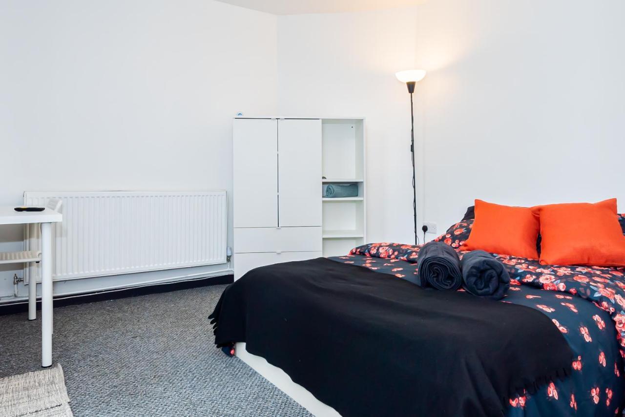 Shirley House 3, Guest House, Self Catering, Self Check In With Smart Locks, Use Of Fully Equipped Kitchen, Close To City Centre, Ideal For Longer Stays, Walking Distance To Bat, 20 Min Drive To Fawley Refinery, Excellent Transport Links سوثامبتون المظهر الخارجي الصورة
