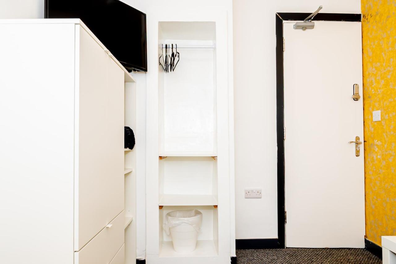 Shirley House 3, Guest House, Self Catering, Self Check In With Smart Locks, Use Of Fully Equipped Kitchen, Close To City Centre, Ideal For Longer Stays, Walking Distance To Bat, 20 Min Drive To Fawley Refinery, Excellent Transport Links سوثامبتون المظهر الخارجي الصورة