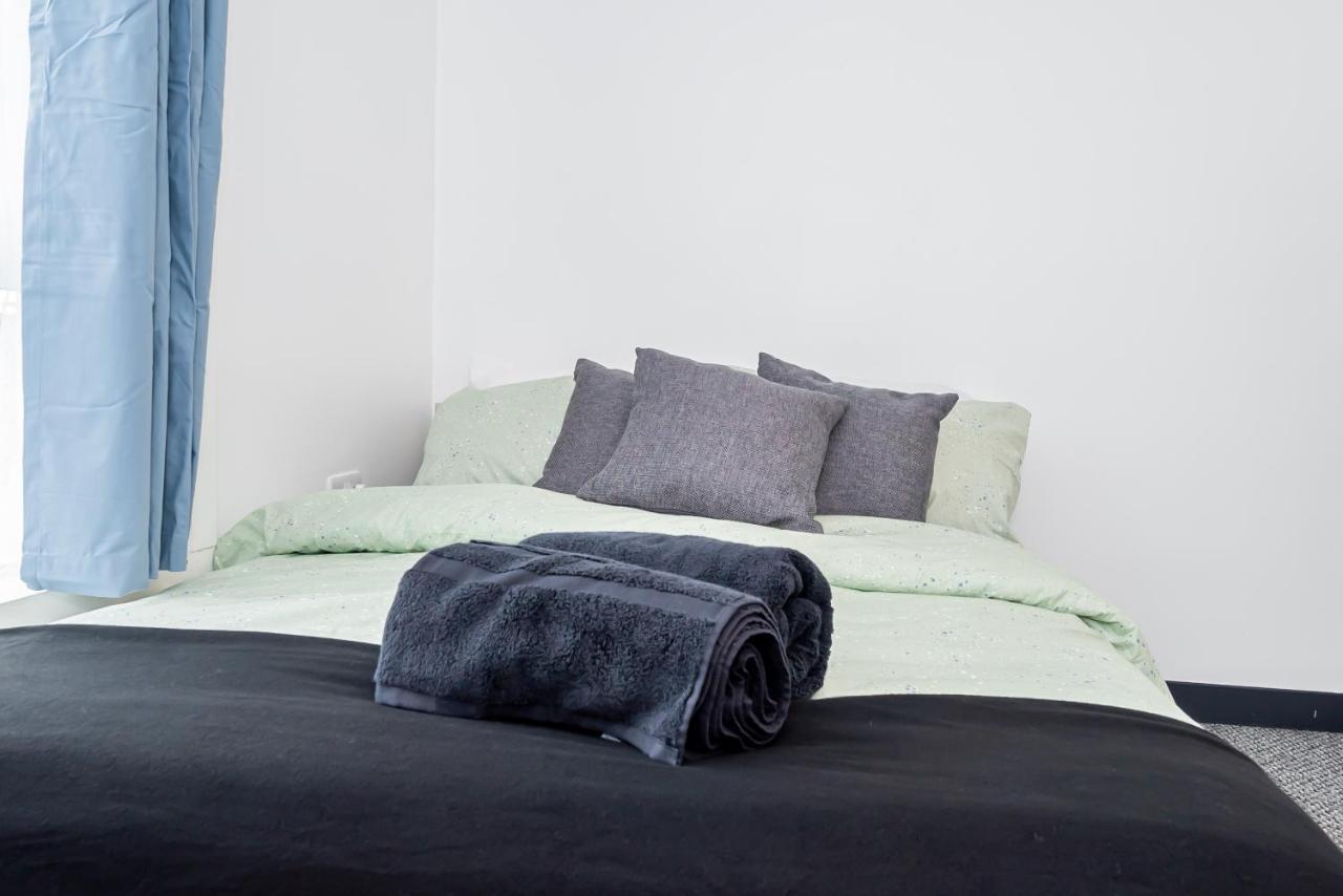Shirley House 3, Guest House, Self Catering, Self Check In With Smart Locks, Use Of Fully Equipped Kitchen, Close To City Centre, Ideal For Longer Stays, Walking Distance To Bat, 20 Min Drive To Fawley Refinery, Excellent Transport Links سوثامبتون المظهر الخارجي الصورة