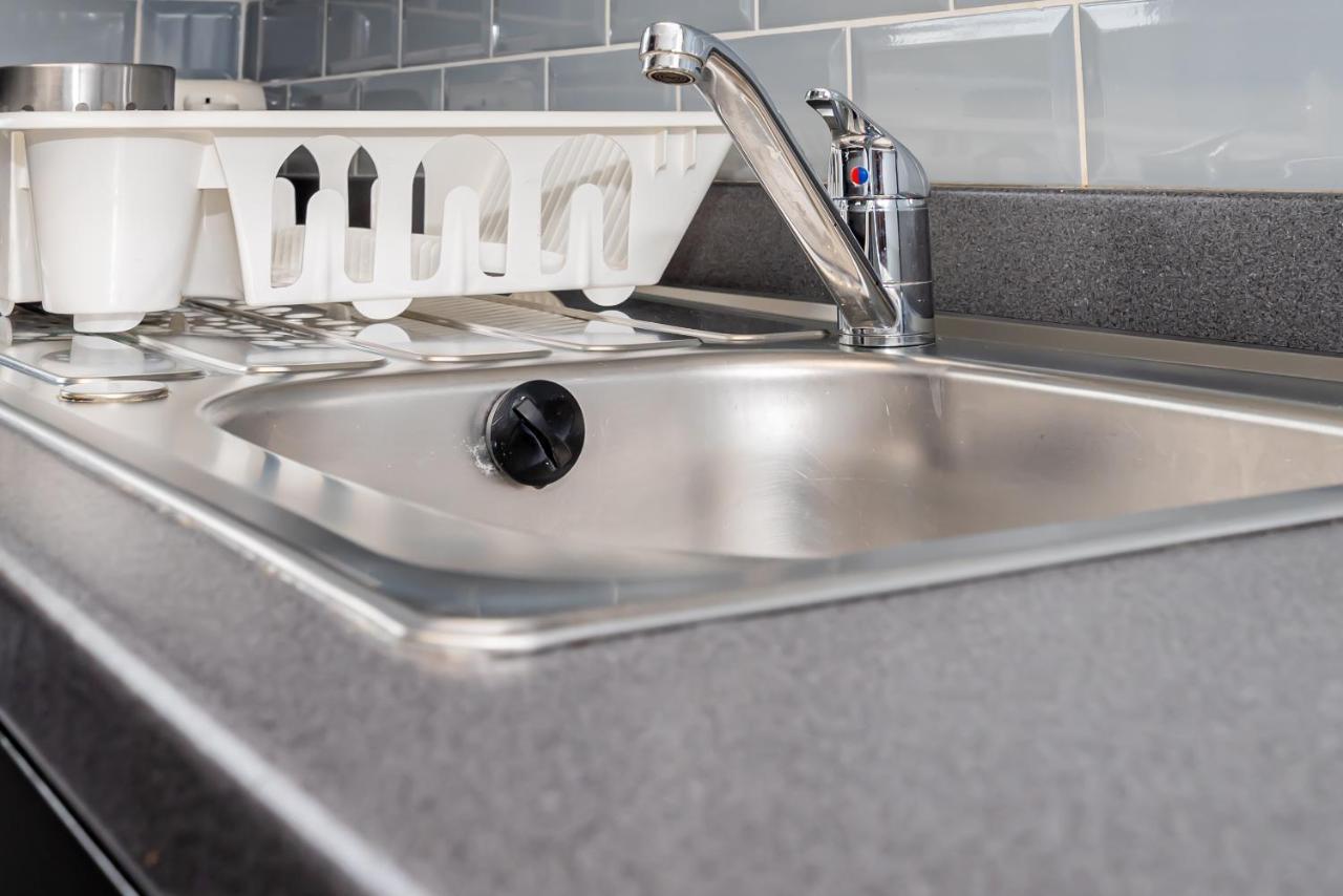 Shirley House 3, Guest House, Self Catering, Self Check In With Smart Locks, Use Of Fully Equipped Kitchen, Close To City Centre, Ideal For Longer Stays, Walking Distance To Bat, 20 Min Drive To Fawley Refinery, Excellent Transport Links سوثامبتون المظهر الخارجي الصورة