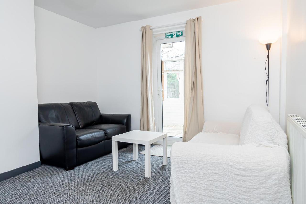 Shirley House 3, Guest House, Self Catering, Self Check In With Smart Locks, Use Of Fully Equipped Kitchen, Close To City Centre, Ideal For Longer Stays, Walking Distance To Bat, 20 Min Drive To Fawley Refinery, Excellent Transport Links سوثامبتون المظهر الخارجي الصورة
