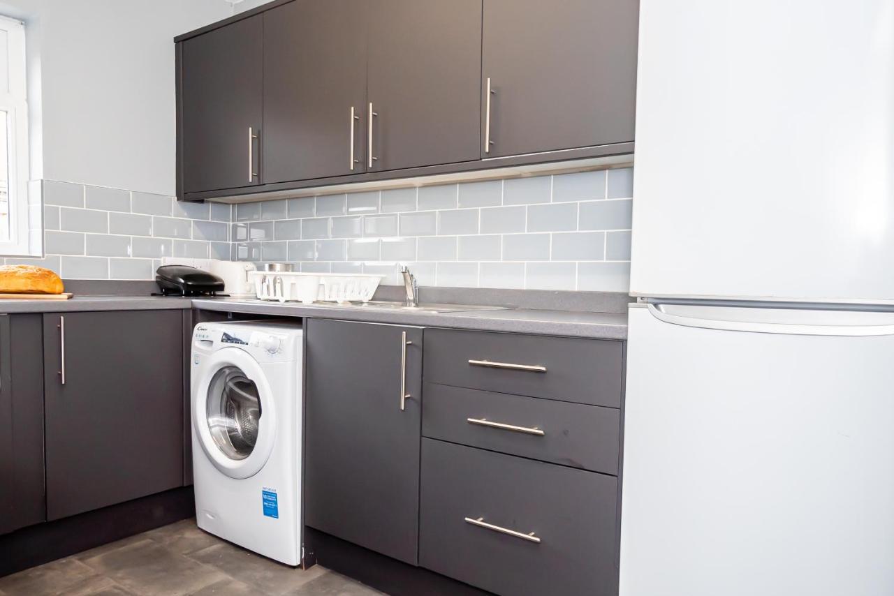 Shirley House 3, Guest House, Self Catering, Self Check In With Smart Locks, Use Of Fully Equipped Kitchen, Close To City Centre, Ideal For Longer Stays, Walking Distance To Bat, 20 Min Drive To Fawley Refinery, Excellent Transport Links سوثامبتون المظهر الخارجي الصورة