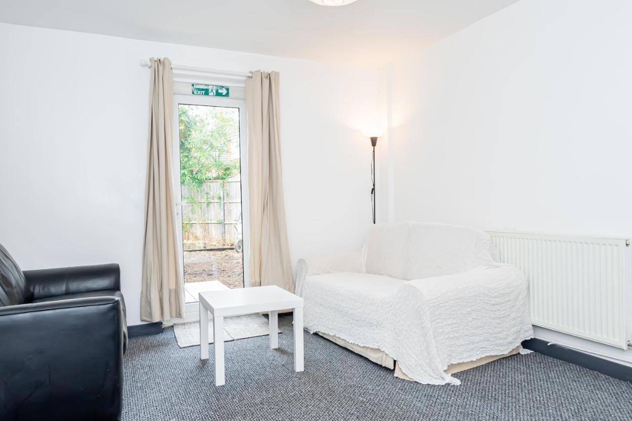 Shirley House 3, Guest House, Self Catering, Self Check In With Smart Locks, Use Of Fully Equipped Kitchen, Close To City Centre, Ideal For Longer Stays, Walking Distance To Bat, 20 Min Drive To Fawley Refinery, Excellent Transport Links سوثامبتون المظهر الخارجي الصورة