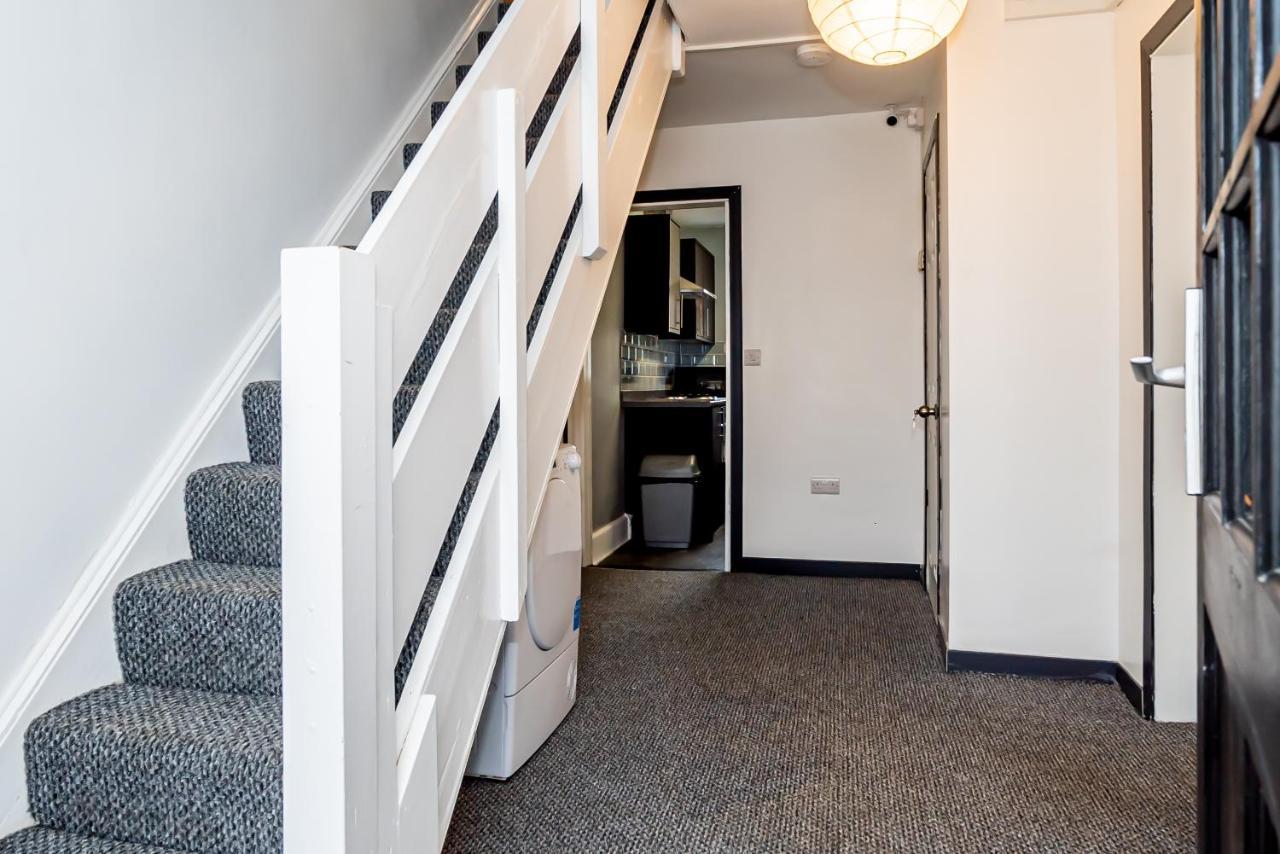 Shirley House 3, Guest House, Self Catering, Self Check In With Smart Locks, Use Of Fully Equipped Kitchen, Close To City Centre, Ideal For Longer Stays, Walking Distance To Bat, 20 Min Drive To Fawley Refinery, Excellent Transport Links سوثامبتون المظهر الخارجي الصورة