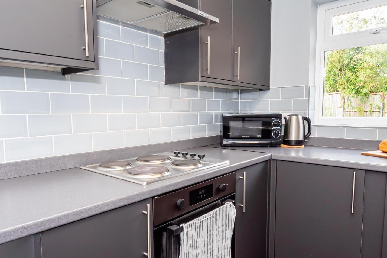 Shirley House 3, Guest House, Self Catering, Self Check In With Smart Locks, Use Of Fully Equipped Kitchen, Close To City Centre, Ideal For Longer Stays, Walking Distance To Bat, 20 Min Drive To Fawley Refinery, Excellent Transport Links سوثامبتون المظهر الخارجي الصورة