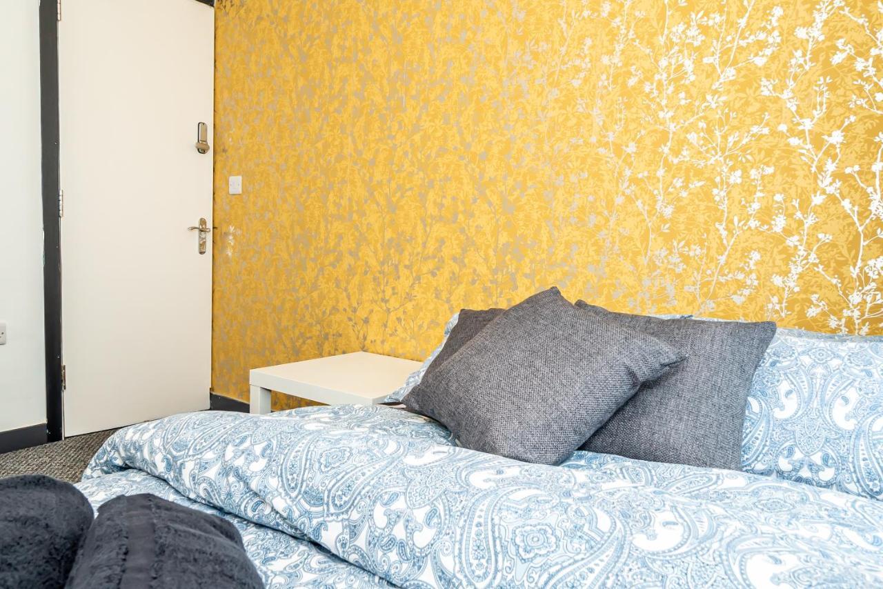 Shirley House 3, Guest House, Self Catering, Self Check In With Smart Locks, Use Of Fully Equipped Kitchen, Close To City Centre, Ideal For Longer Stays, Walking Distance To Bat, 20 Min Drive To Fawley Refinery, Excellent Transport Links سوثامبتون المظهر الخارجي الصورة