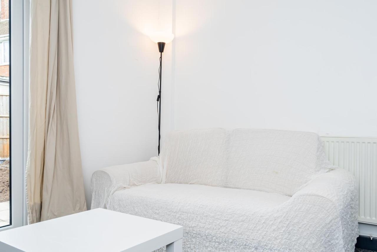 Shirley House 3, Guest House, Self Catering, Self Check In With Smart Locks, Use Of Fully Equipped Kitchen, Close To City Centre, Ideal For Longer Stays, Walking Distance To Bat, 20 Min Drive To Fawley Refinery, Excellent Transport Links سوثامبتون المظهر الخارجي الصورة