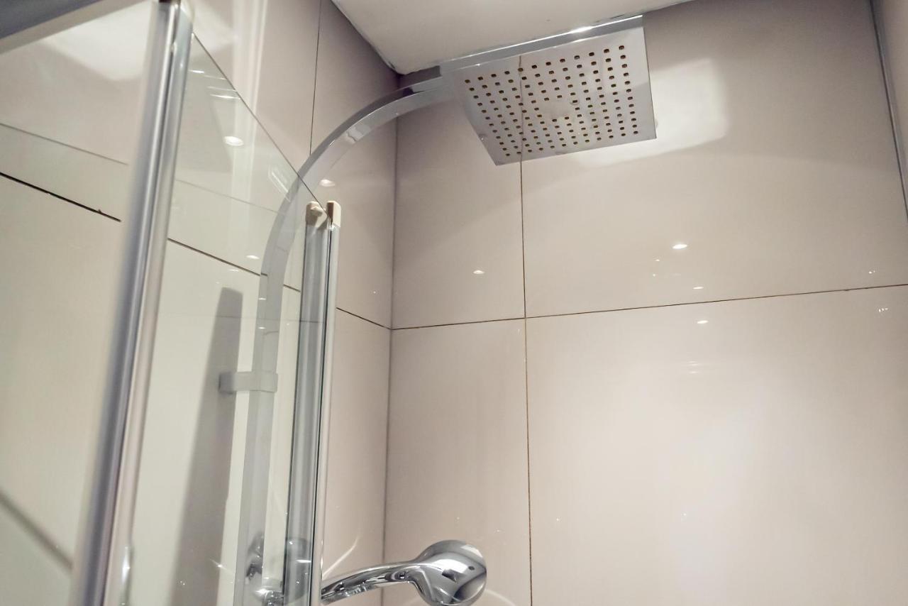 Shirley House 3, Guest House, Self Catering, Self Check In With Smart Locks, Use Of Fully Equipped Kitchen, Close To City Centre, Ideal For Longer Stays, Walking Distance To Bat, 20 Min Drive To Fawley Refinery, Excellent Transport Links سوثامبتون المظهر الخارجي الصورة